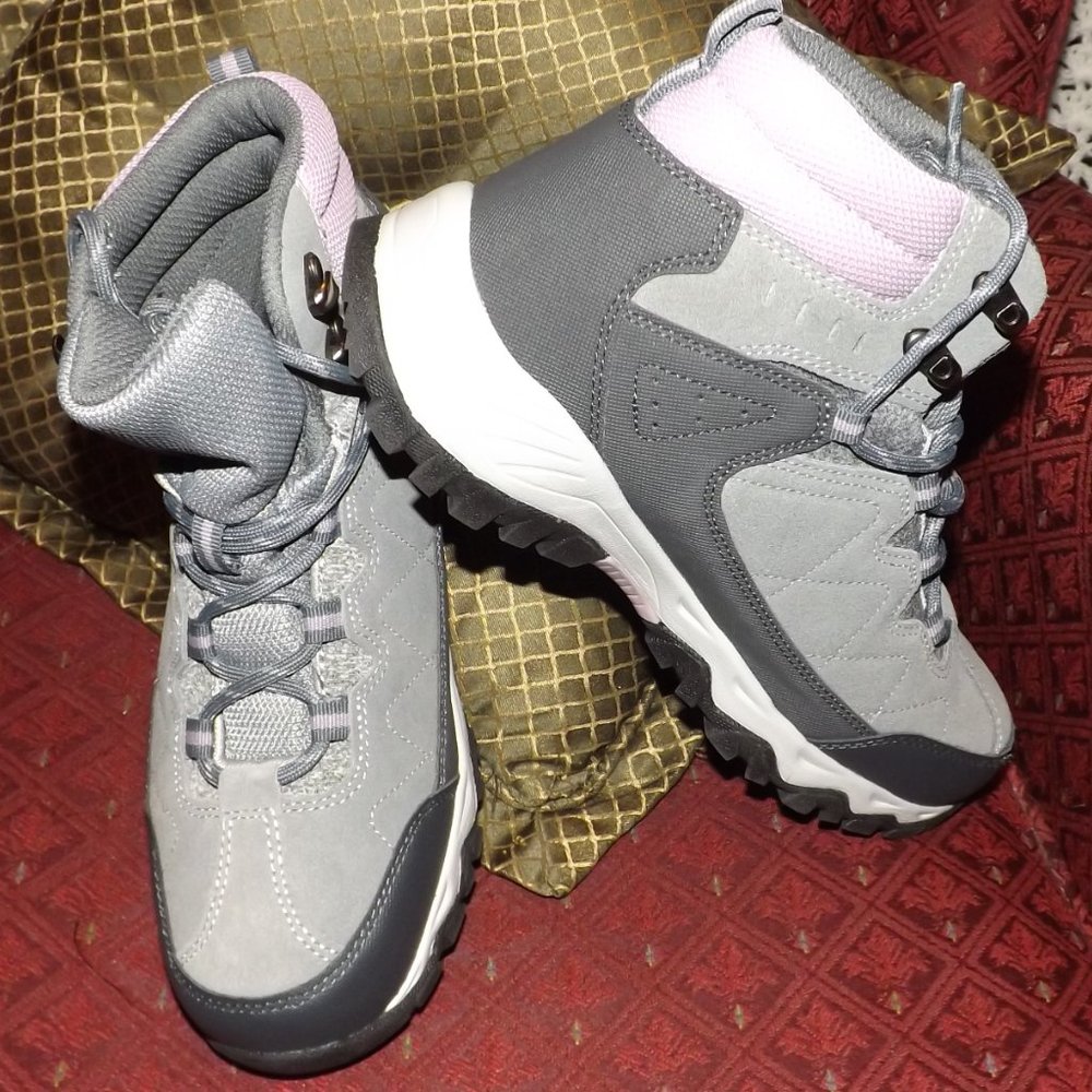 ADVENTURIDGE Mountain Hikers Light Purple & Gray